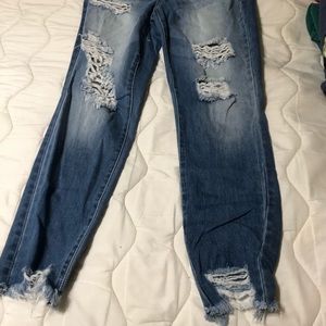 Super cute distressed crop jeans